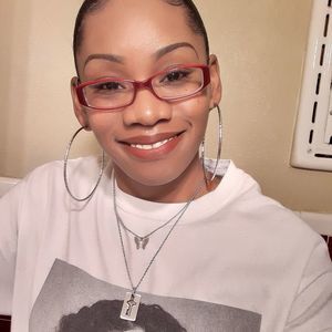 Meet your Posher, Deandria